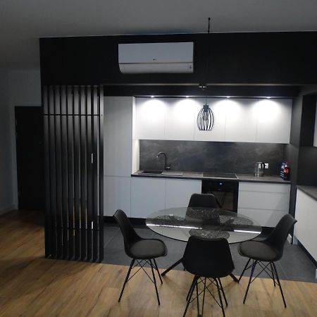 פוזנן Black&White Apartment Bis - Male Garbary 8 מראה חיצוני תמונה