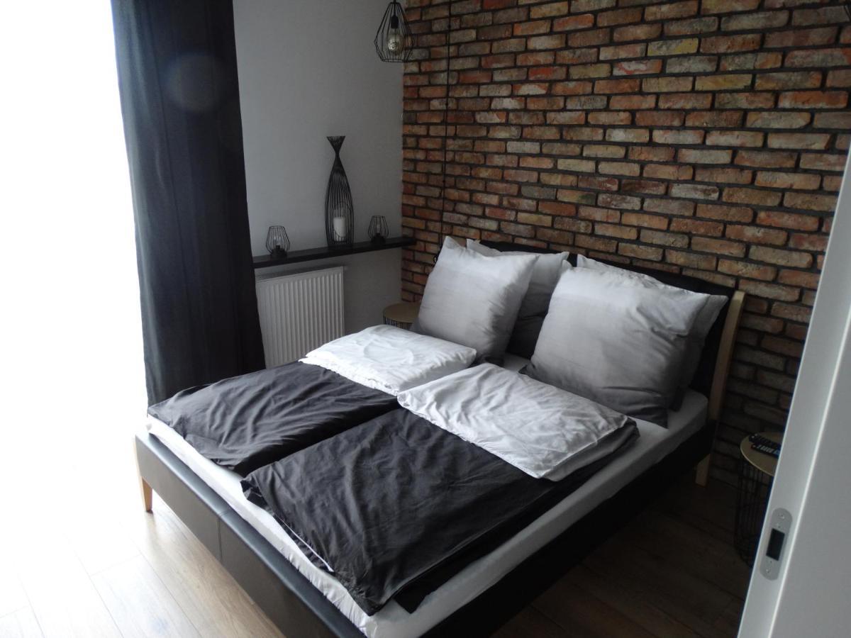 פוזנן Black&White Apartment Bis - Male Garbary 8 מראה חיצוני תמונה